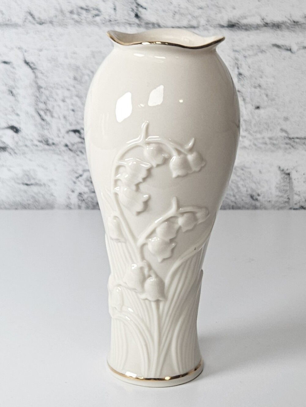 Lenox Ivory Porcelain Lily of the Valley Bud Vase Gold Trim 6 Inch